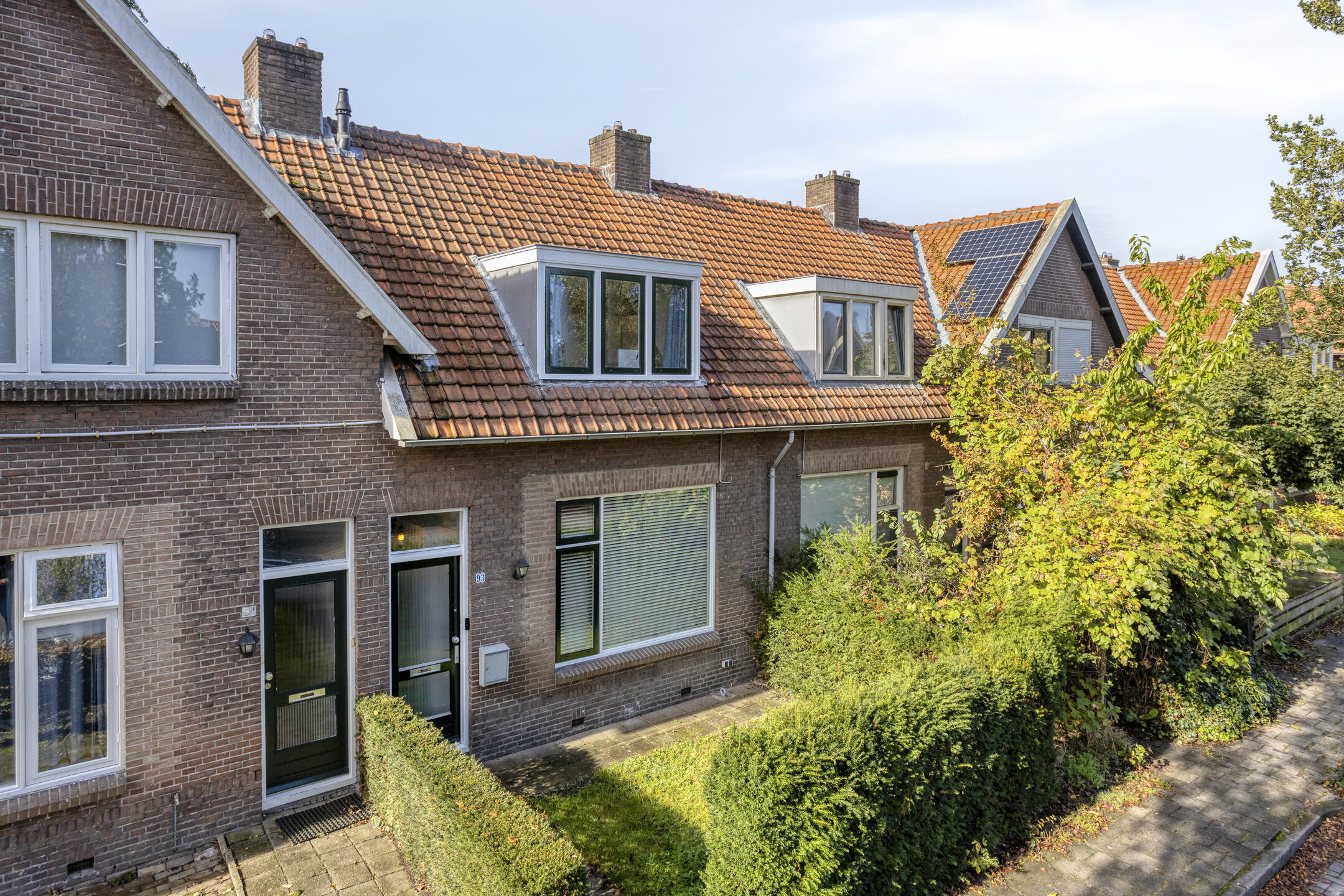Tussenwoning te koop: Diepenveenseweg 93, Deventer