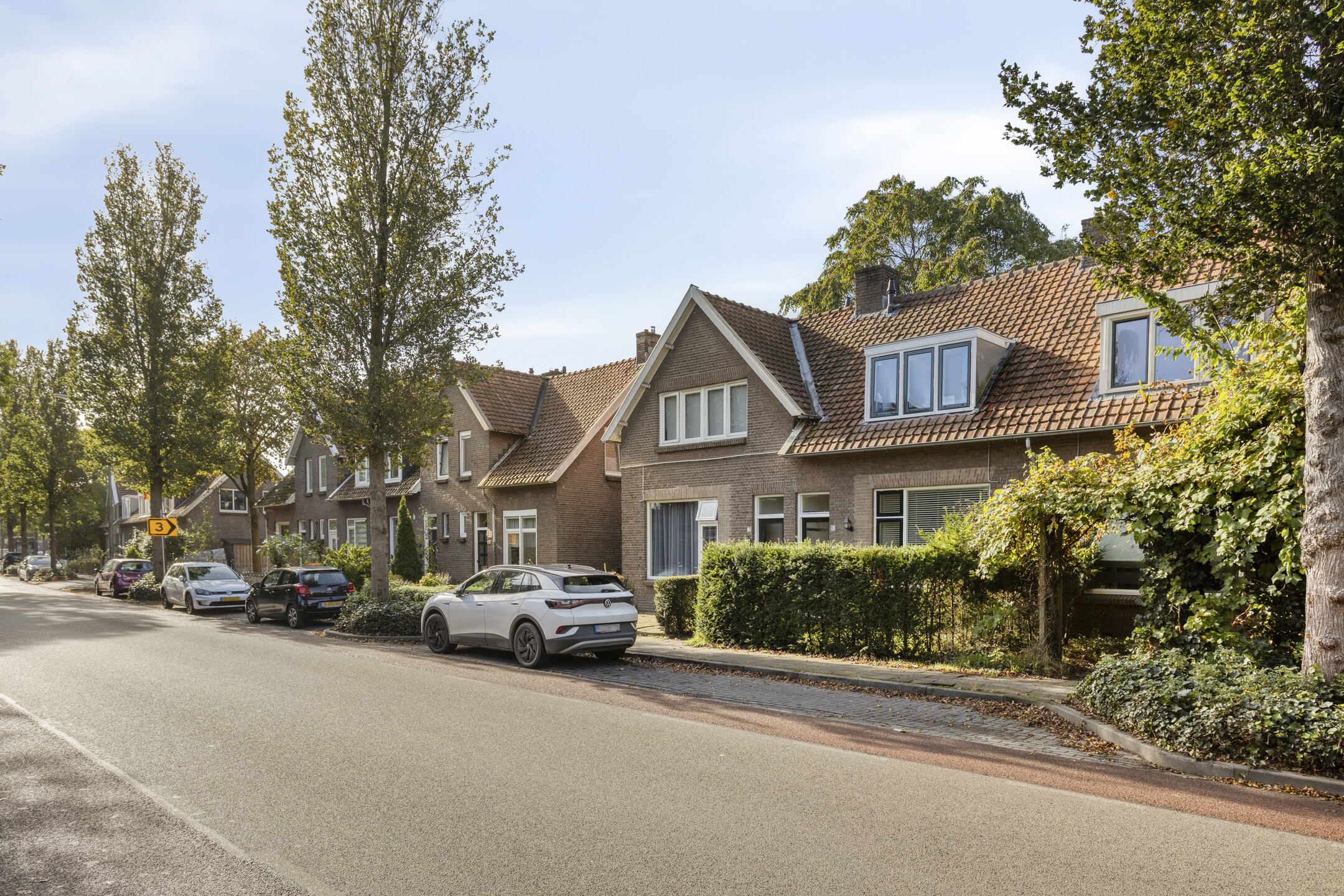 Tussenwoning te koop: Diepenveenseweg 93, Deventer