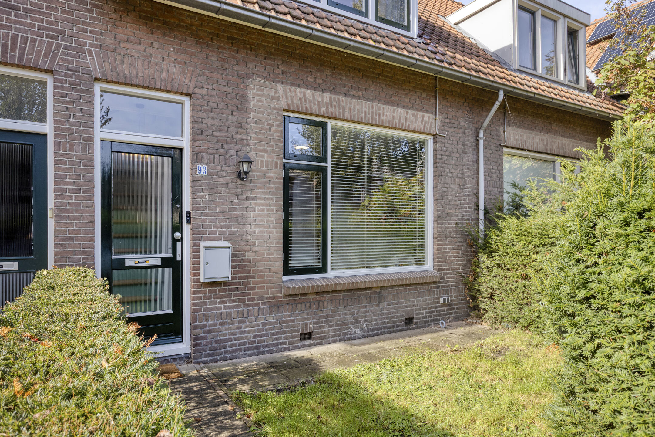 Tussenwoning te koop: Diepenveenseweg 93, Deventer