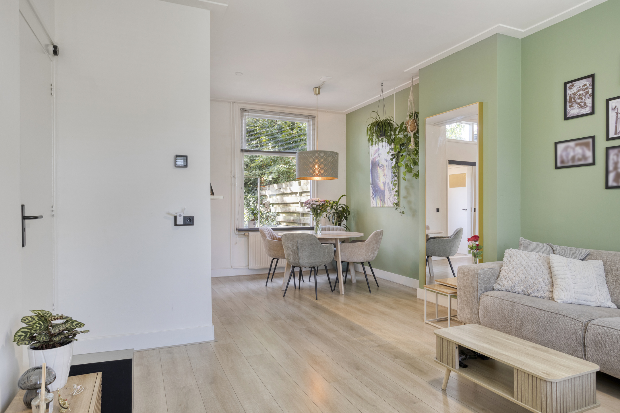 Tussenwoning te koop: Diepenveenseweg 93, Deventer
