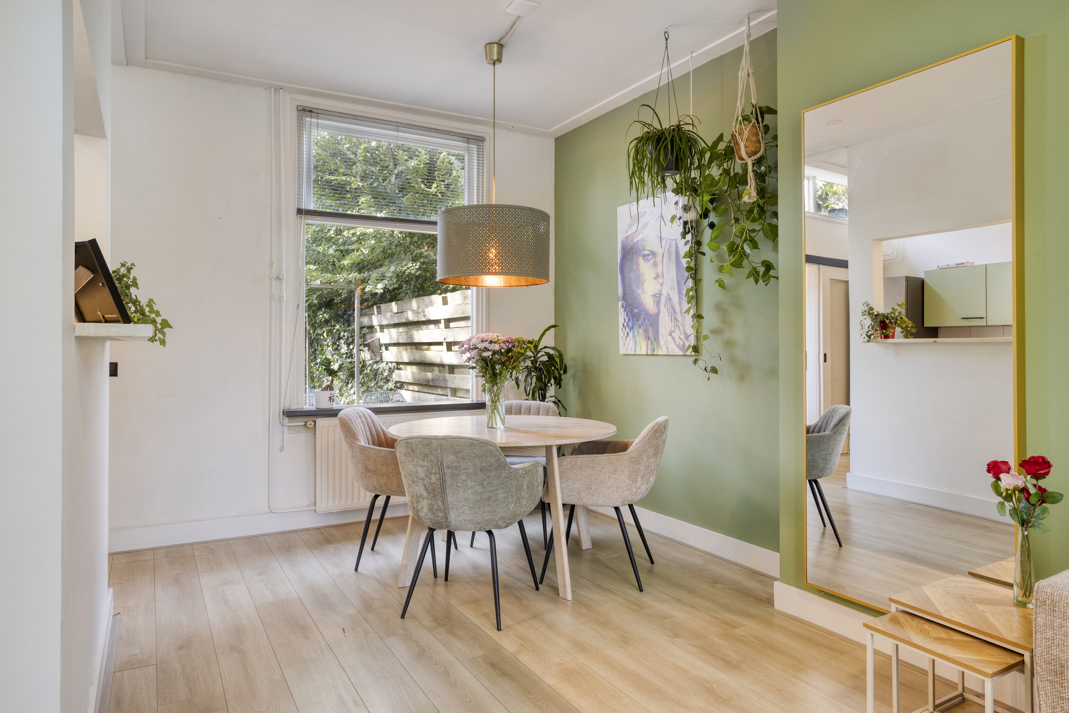 Tussenwoning te koop: Diepenveenseweg 93, Deventer