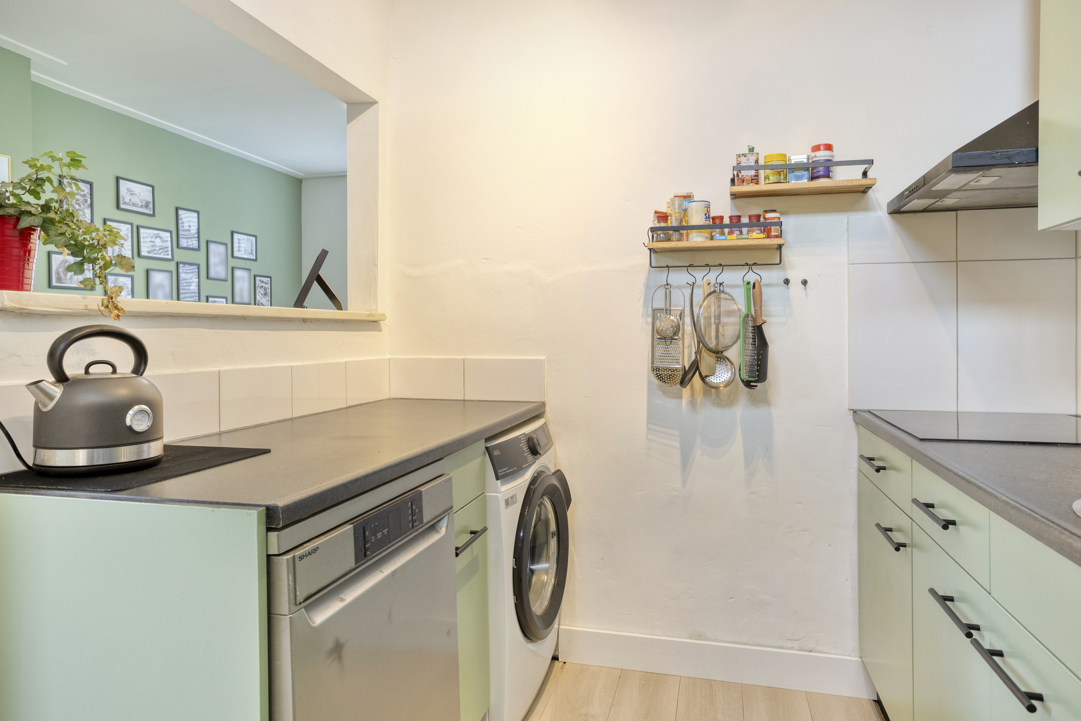Tussenwoning te koop: Diepenveenseweg 93, Deventer